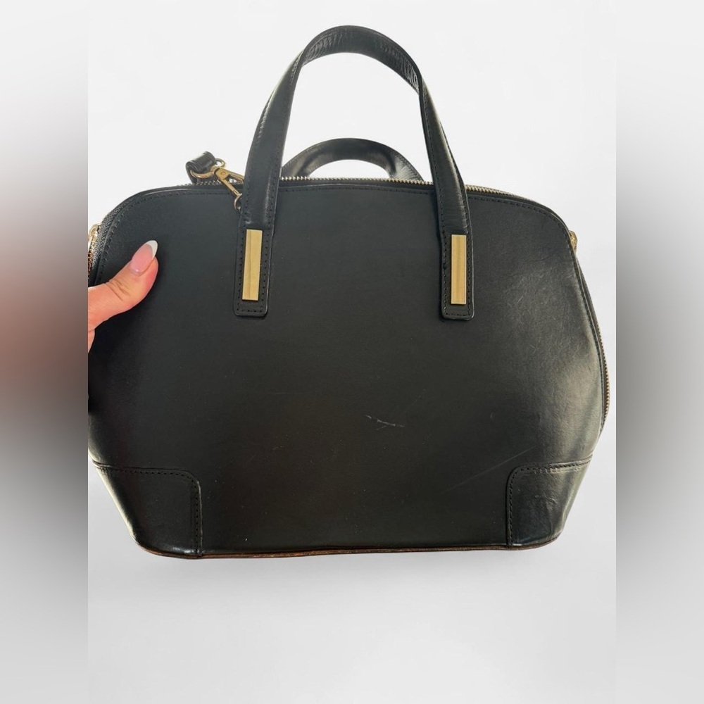 Vera Pelle Black 100% leather cross body bag with gold hardware and zip closure - Picture 5 of 8